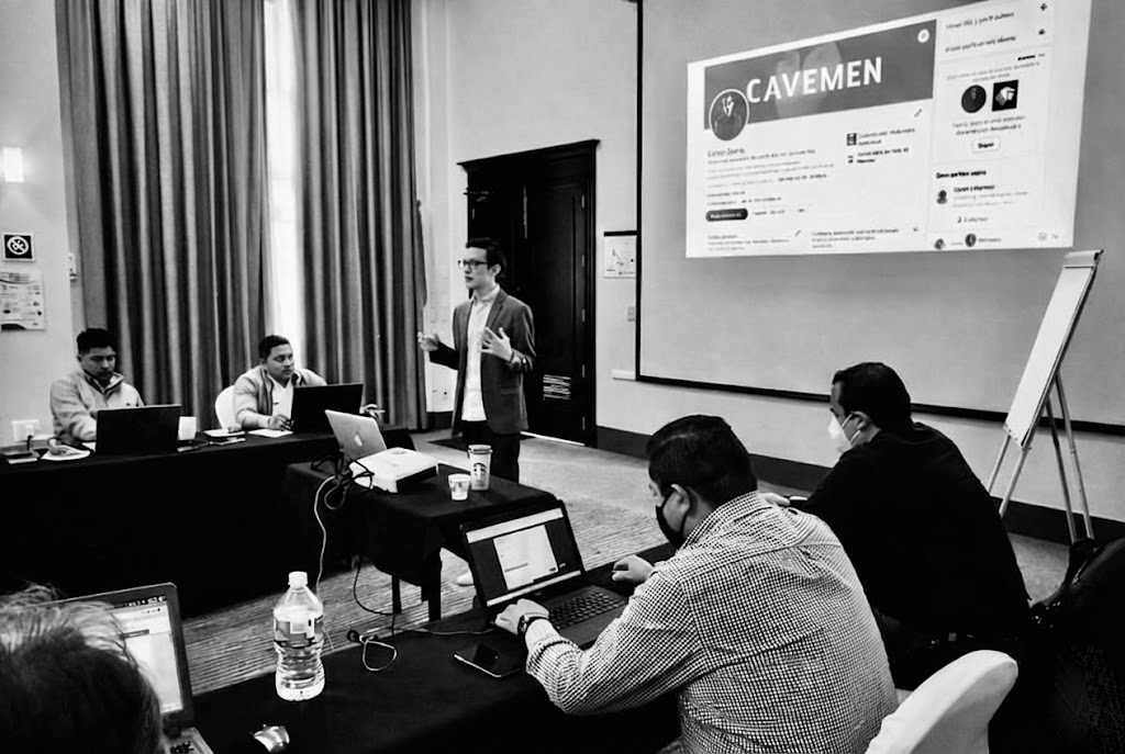 Capacitación en temas de producción audiovisual. Cavemen Mx
